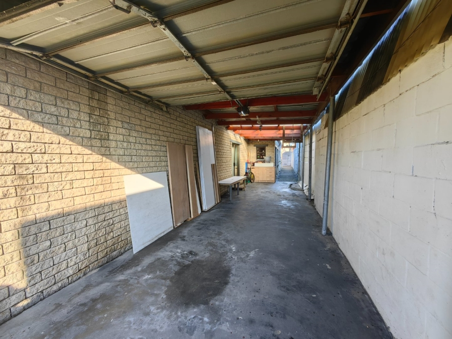 8 Bedroom Property for Sale in Belgravia Western Cape